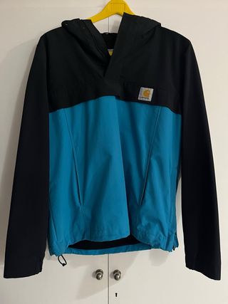 Chaqueta impermeable Carhartt azul y negra