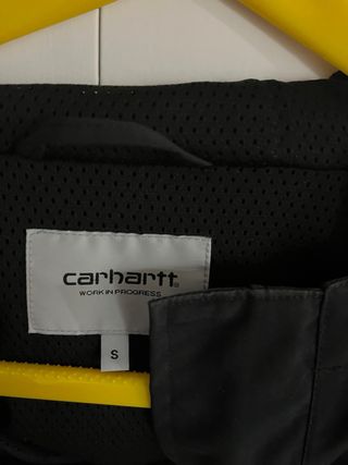 Chaqueta impermeable Carhartt azul y negra