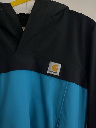Chaqueta impermeable Carhartt azul y negra