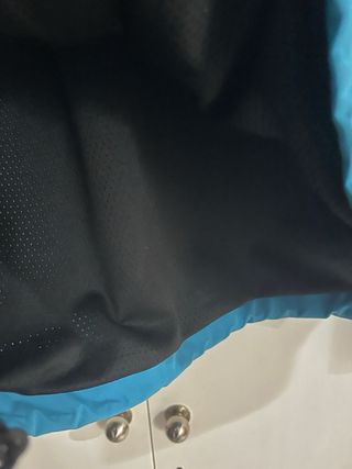 Chaqueta impermeable Carhartt azul y negra