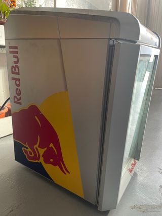 Mini Nevera Red Bull