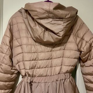 Chaquetón acolchado rosa con capucha nuevo