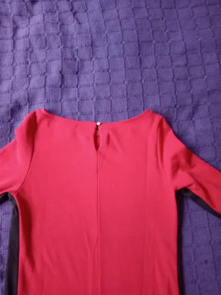 Vestido rojo con detalle negro