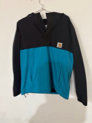 Chaqueta Carhartt impermeable azul y negra
