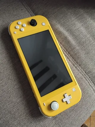 Nintendo Switch Lite Amarillo