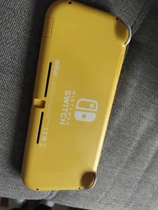 Nintendo Switch Lite Amarillo