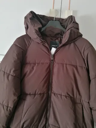 Abrigo acolchado largo marrón Stradivarius