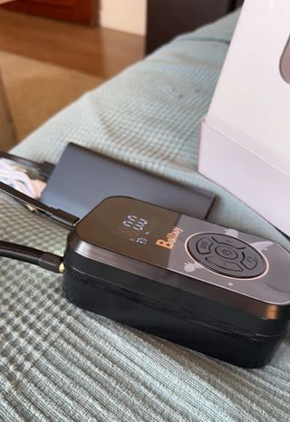 Inflador de neumáticos con manómetro