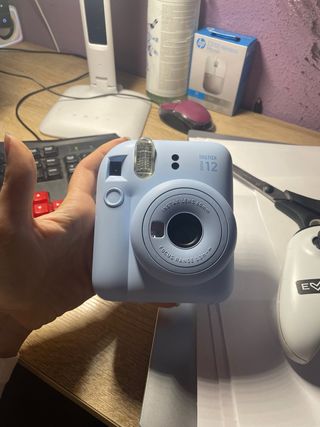 Camara intax mini 12 en azul pastel casi sin uso