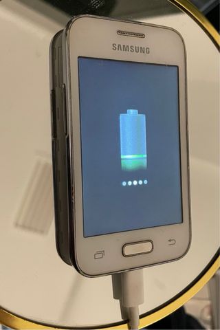 Samsung Galaxy Young   Samsung Galaxy J 1