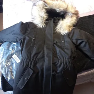 Parka Chaquetón Niña Negro. A estrenar