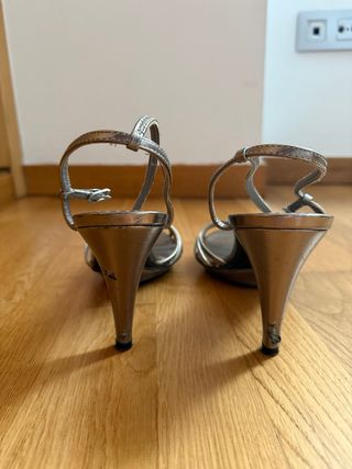 Sandalias de piel plateadas puestas 1 vez