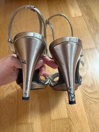 Sandalias de piel plateadas puestas 1 vez