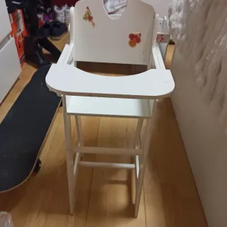 Cuna y trona de madera para muñecas