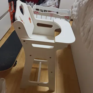 Cuna y trona de madera para muñecas