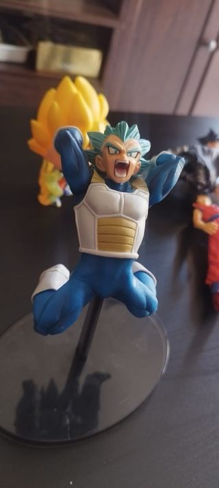 Figuras varias manga . Se venden tambien sueltas .