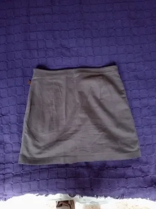 Falda gris con cremalleras