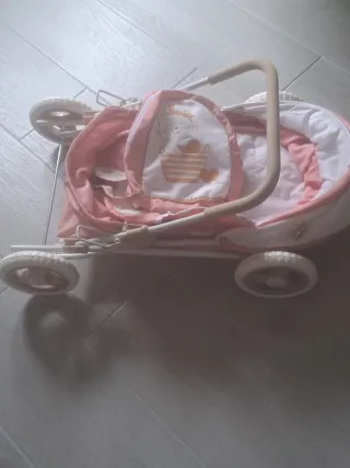 Carro de muñecas rosa