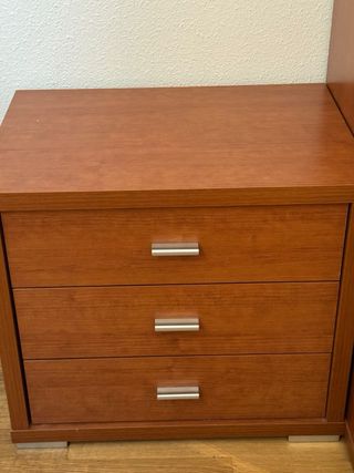 Cómoda 4 cajones espejo y mesita regalo cabecero