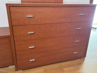 Cómoda 4 cajones espejo y mesita regalo cabecero