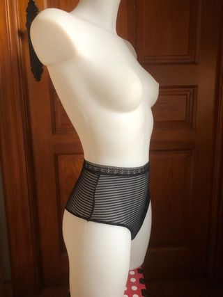 Braga alta brasileña calada Oysho.