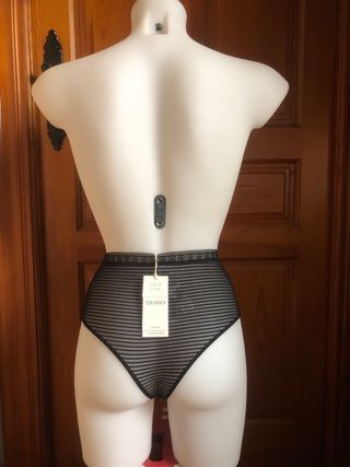 Braga alta brasileña calada Oysho.