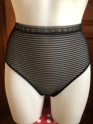 Braga alta brasileña calada Oysho.