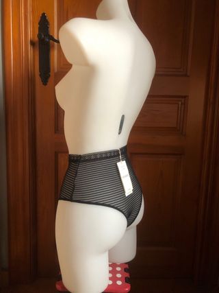 Braga alta brasileña calada Oysho.