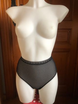 Braga alta brasileña calada Oysho.