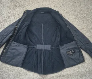 Chaqueta Barbour acolchada negra