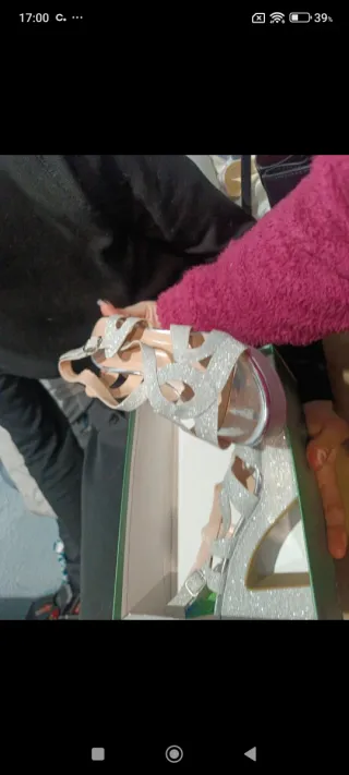 Zapatos de tacón plateados