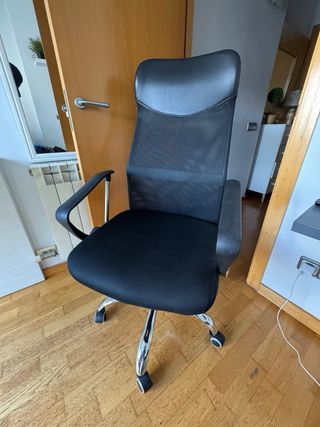 Silla de oficina ergonómica.