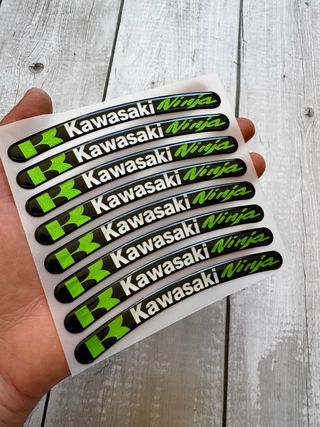 SET EMBLEMAS ADHESIVOS KAWASAKI NINJA LLANTA MOTO