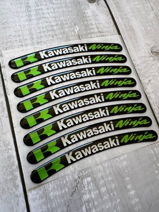 SET EMBLEMAS ADHESIVOS KAWASAKI NINJA LLANTA MOTO