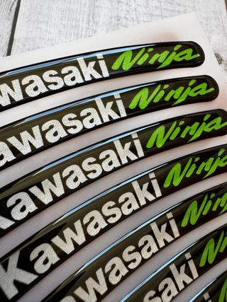 SET EMBLEMAS ADHESIVOS KAWASAKI NINJA LLANTA MOTO