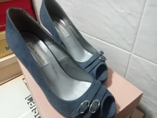 Zapatos tacón azul Angel Alarcón peep toe