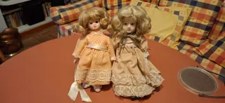 Due bambole antiche da collezione
