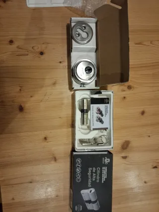 Cerradura Arcu Cilindro Seguridad y Escudo