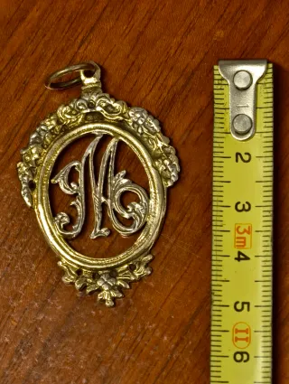 Colgante Letra M antiguo