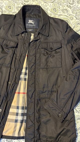 Chaqueta Burberry Negra Impermeable y acolchada