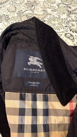 Chaqueta Burberry Negra Impermeable y acolchada