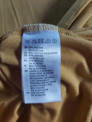 Jersey cuello alto suave mostaza