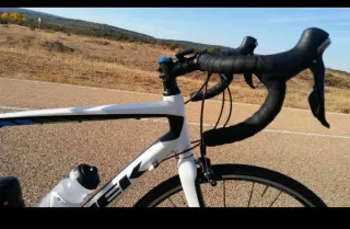 Bicicleta Trek Domane 2.3