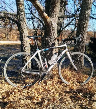 Bicicleta Trek Domane 2.3