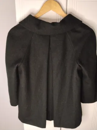 Chaqueta corta lana negra tipo capas