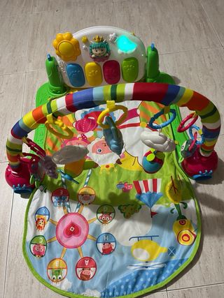 Tapete de juegos para bebés con gimnasio