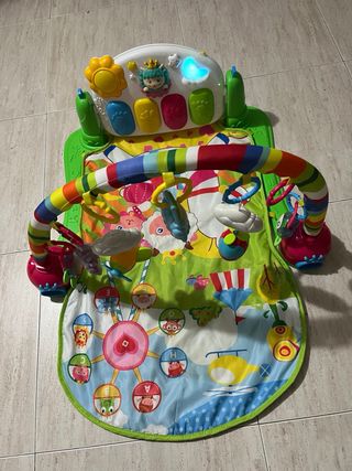 Tapete de juegos para bebés con gimnasio