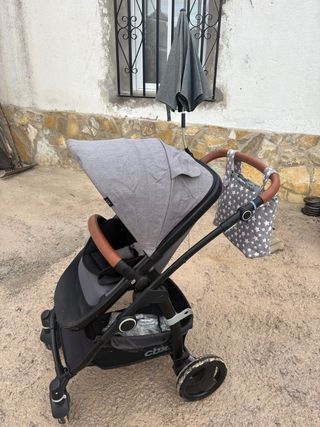 Carrito de bebé con 2 bolsos y accesorios