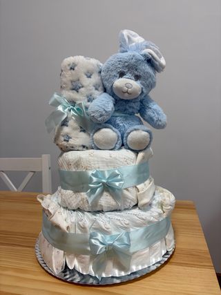 Tarta de pañales azul.
