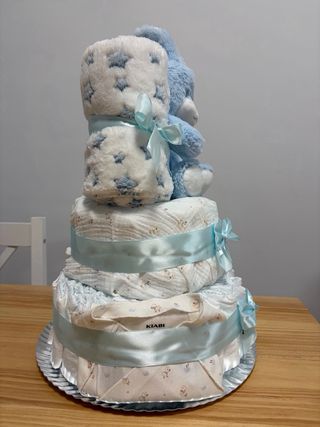 Tarta de pañales azul.